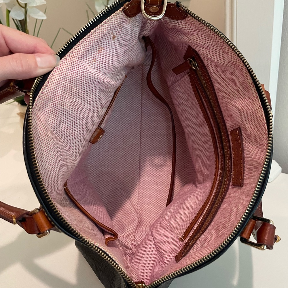 Dooney & Bourke - Picture 6 of 7